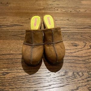 Kensie Girl brown suede clogs